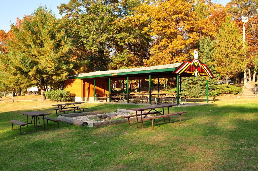 Arrowhead Camping Resort Loft Cabin 22 Douglas Center Exterior photo